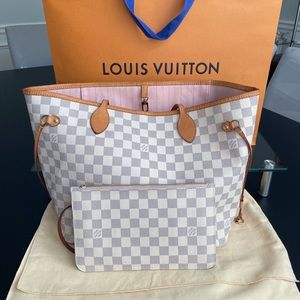 Stunning Authentic Louis Vuitton Neverfull MM! 💙🤍